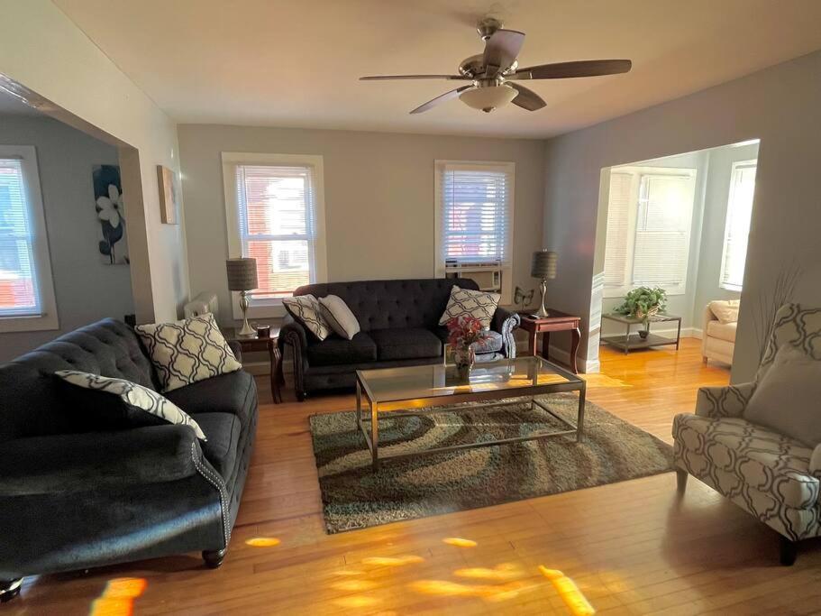 Three Bed One Bath Apt 25 Mins To Nyc Belleville エクステリア 写真