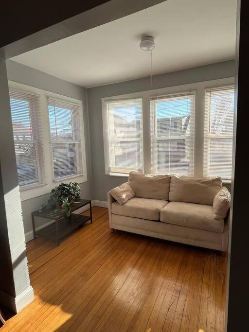 Three Bed One Bath Apt 25 Mins To Nyc Belleville エクステリア 写真