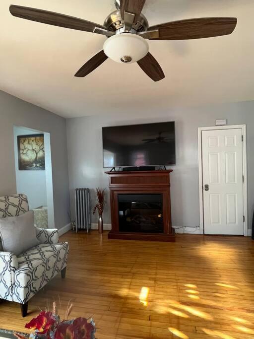 Three Bed One Bath Apt 25 Mins To Nyc Belleville エクステリア 写真