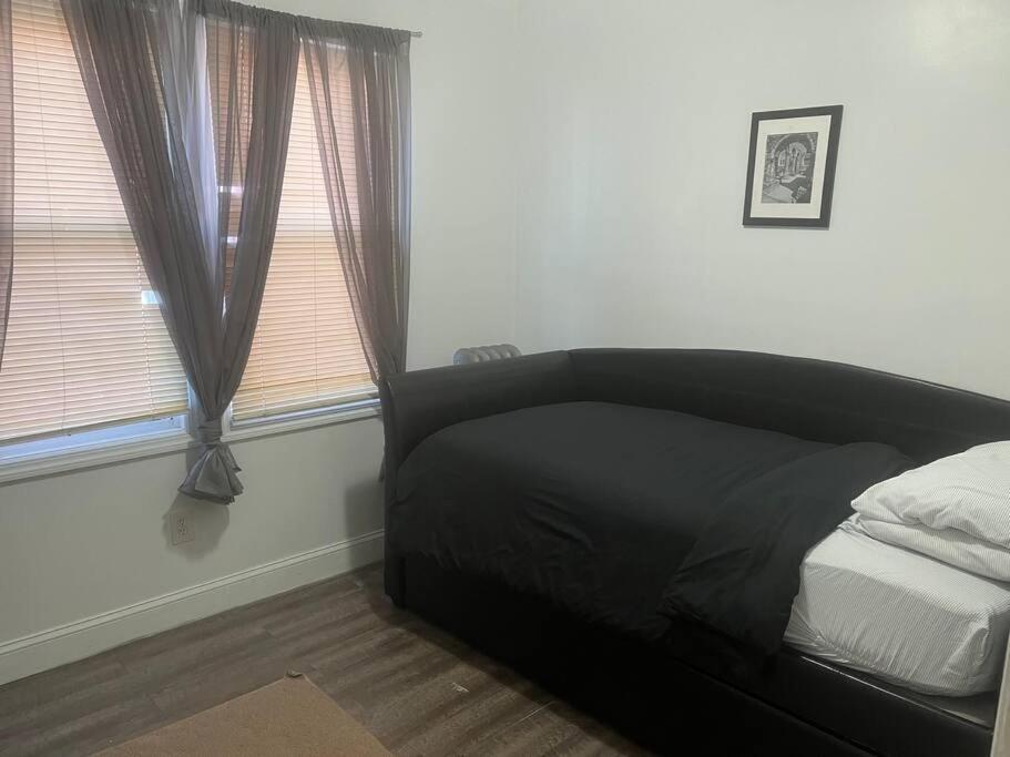 Three Bed One Bath Apt 25 Mins To Nyc Belleville エクステリア 写真