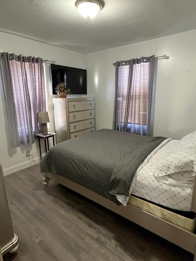Three Bed One Bath Apt 25 Mins To Nyc Belleville エクステリア 写真