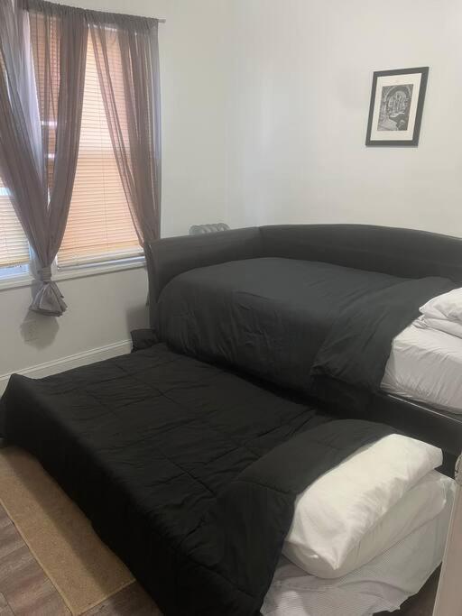 Three Bed One Bath Apt 25 Mins To Nyc Belleville エクステリア 写真